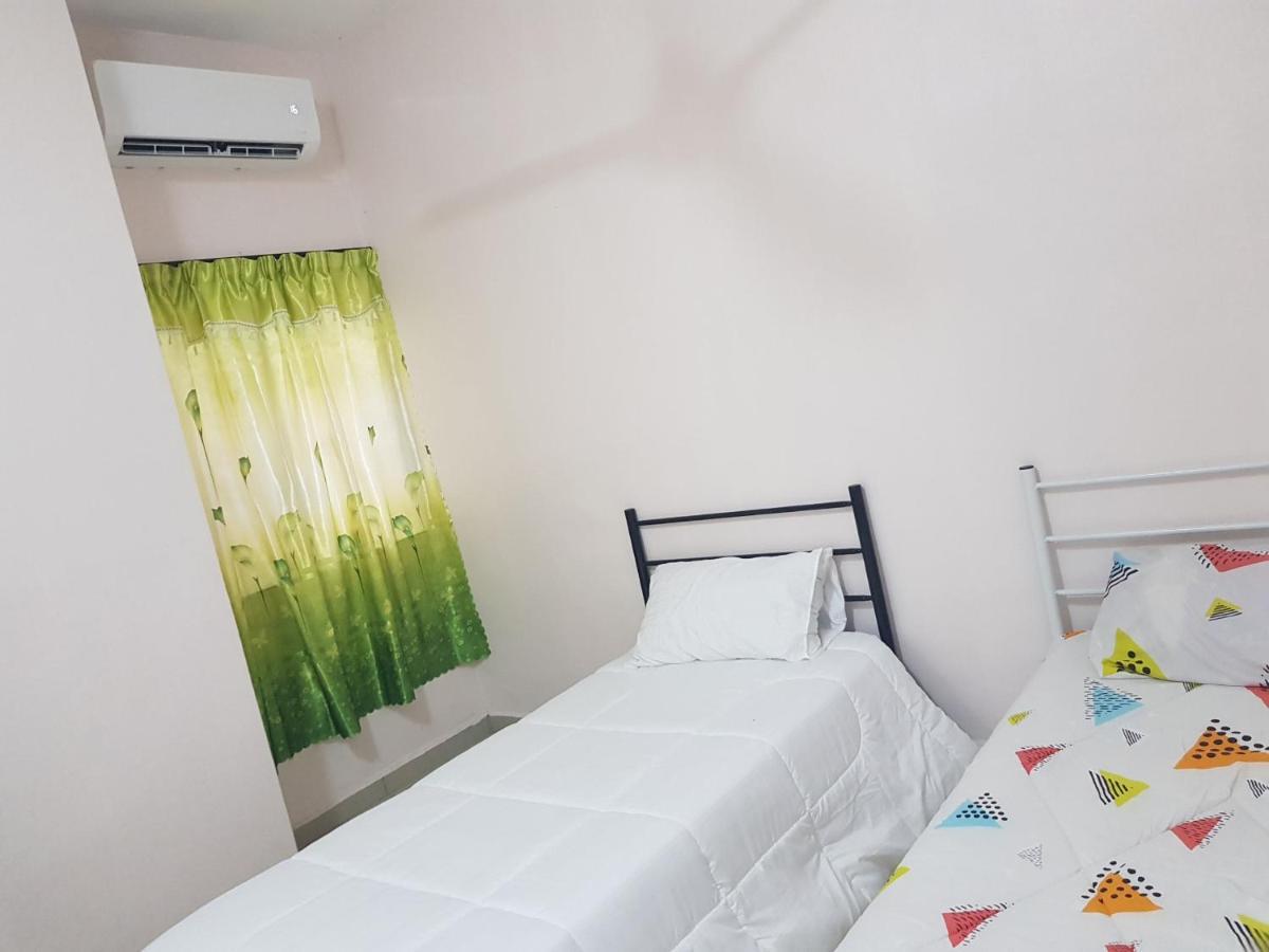 Oyo Home 90250 Sutera Wangi 3Bhk Apartment Айер-Керох Экстерьер фото