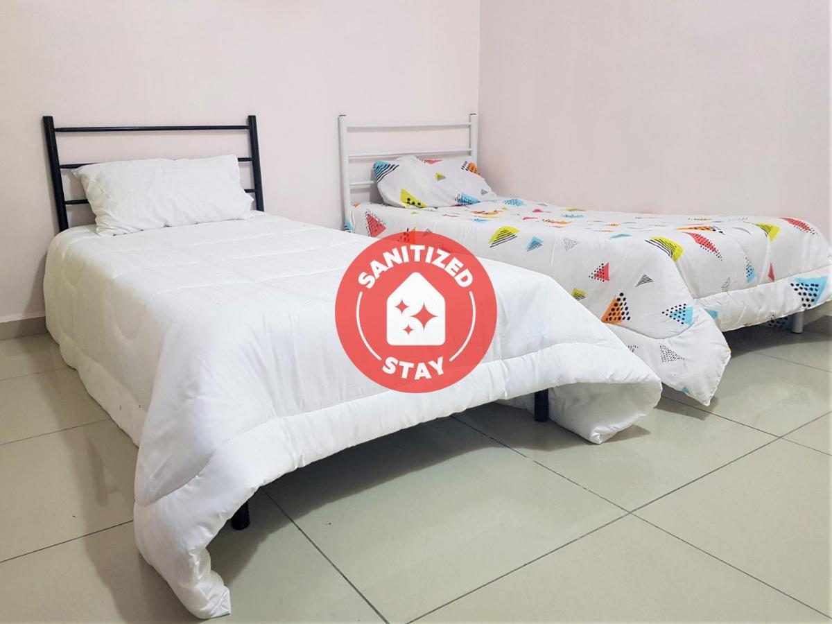 Oyo Home 90250 Sutera Wangi 3Bhk Apartment Айер-Керох Экстерьер фото